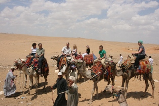 kamelentocht bij de piramides van Gizeh
