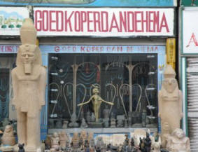 souvenirwinkel in Luxor: goedkoper dan de HEMA