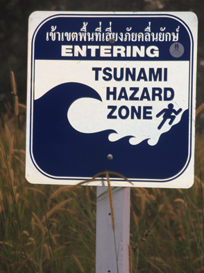 bord Entering tsunami hazard zone