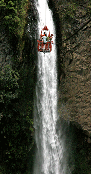 kabelbaantje boven waterval